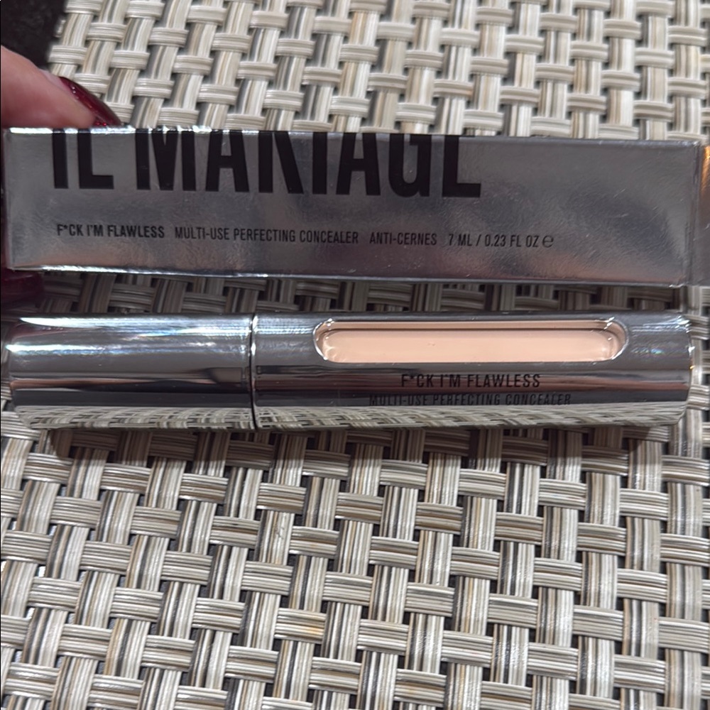 Il Makiage Multi-Use Perfecting Concealer
